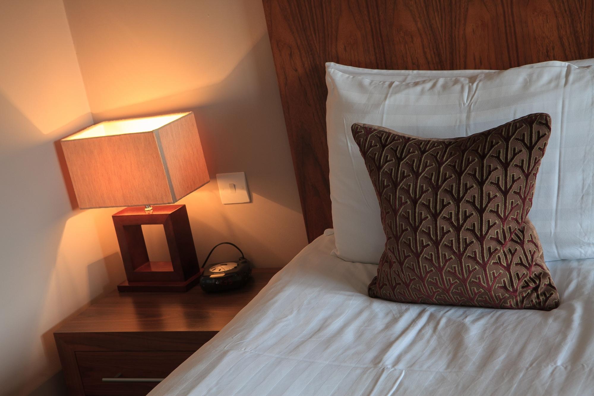 מידסומר נורטון Best Western Plus Centurion Hotel מראה חיצוני תמונה